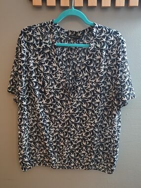 Banana Republic Black & White Bird-Print V-Neck Blouse